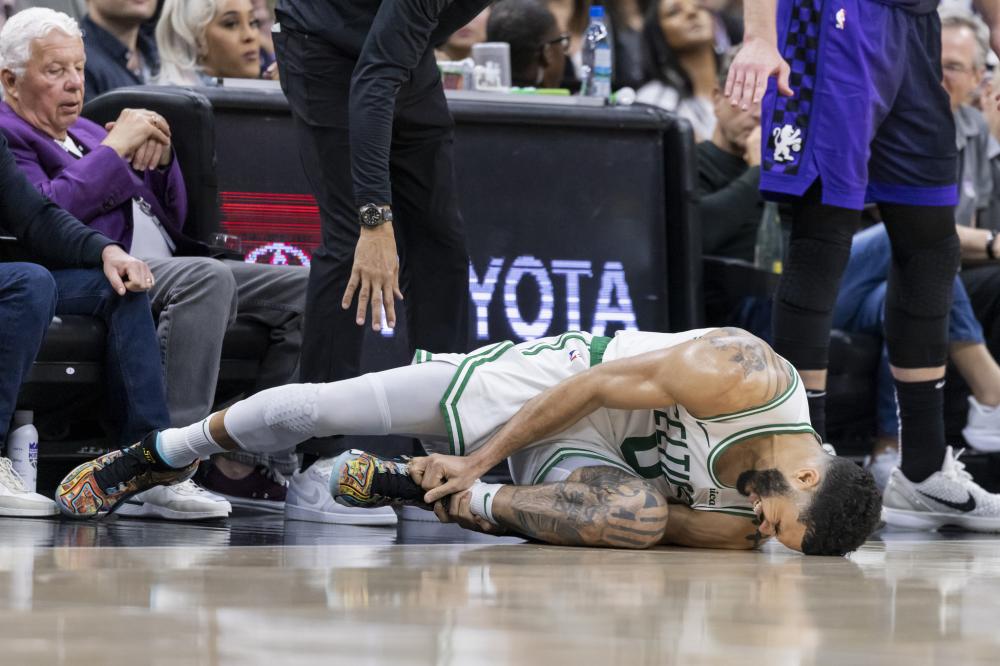 着后防线的 着后防线的