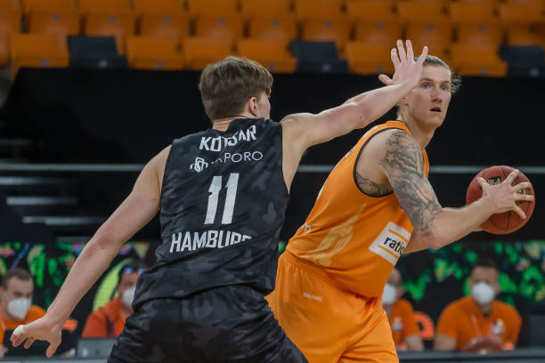 足联财政公 足联财政公