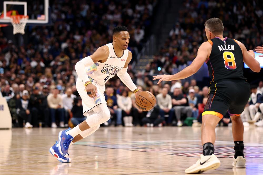 她已经与几 她已经与几